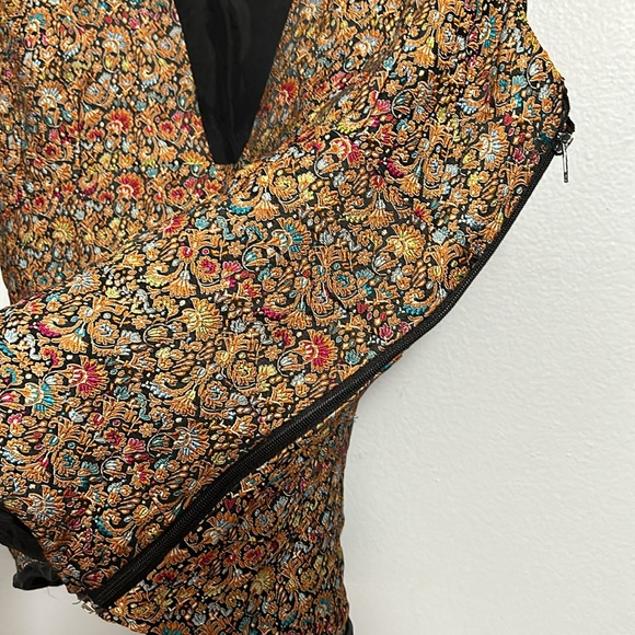 Julian Chang Silk Fitted Deep Decollate Jacquard sleeveless top size 8- vintage - Picture 9 of 12